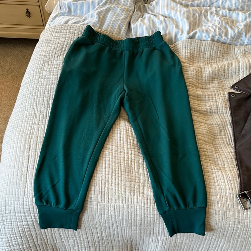 Varley slim cuff Jogger Pants. Juniper.